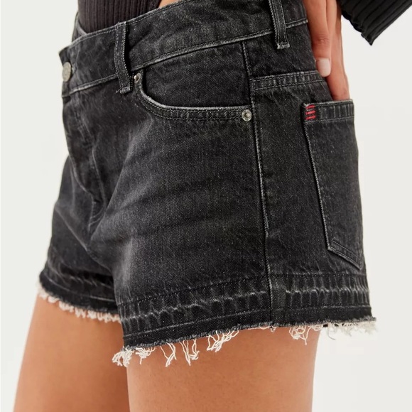 NWT URBAN OUTFITTERS SHORTS BDG Asymmetrical A-Line Cutoff Denim Short - Picture 3 of 6